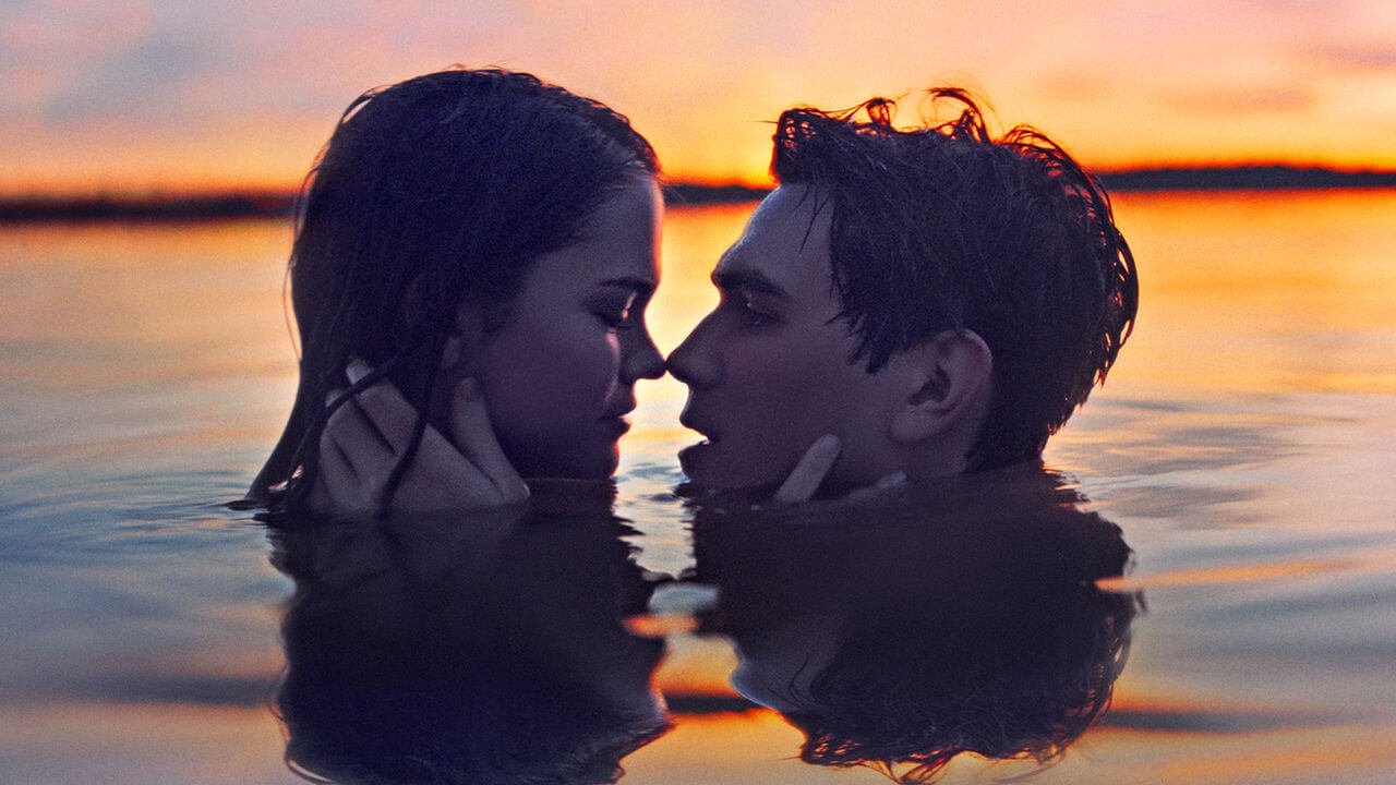 ‘The Last Summer’ Review – The Netflix Rom-Com Sings a Chicago Tune