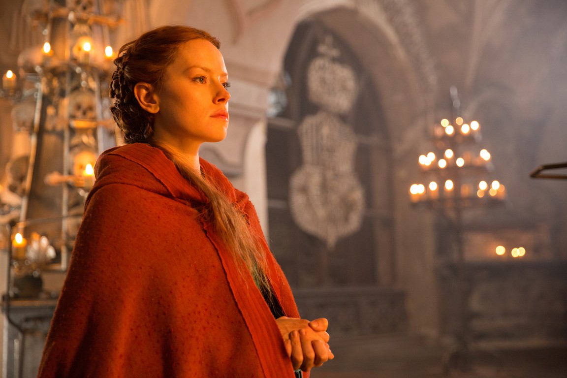 ‘Ophelia’ Review – A Sumptuous And Thoughtful Examination Of Shakespeare’s Tragic Character